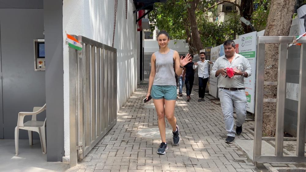 rakul-preet-singh-was-snapped-at-the-gym-in-bandra-staying-fit-and-fabulous-as-always